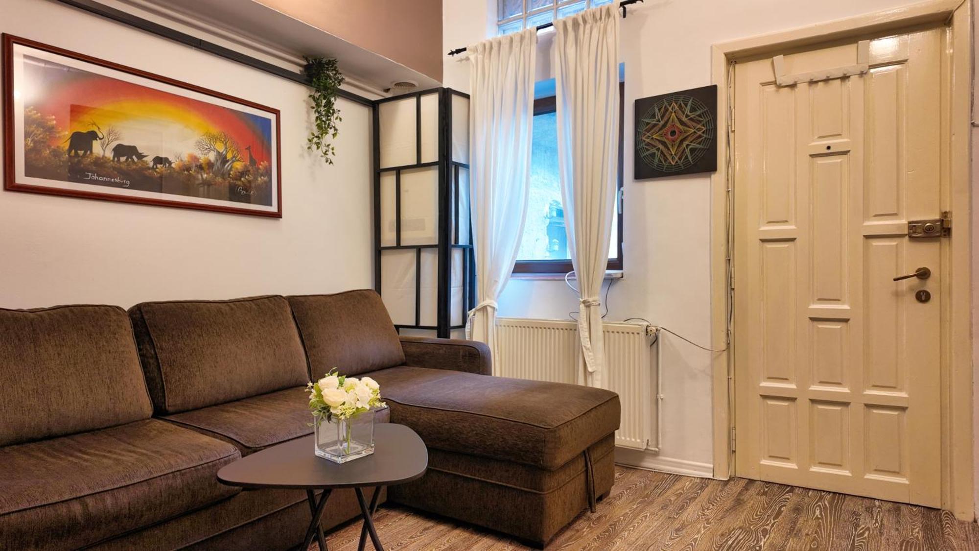 Intimo Oldtown Romantic Apartment Brasov Ngoại thất bức ảnh