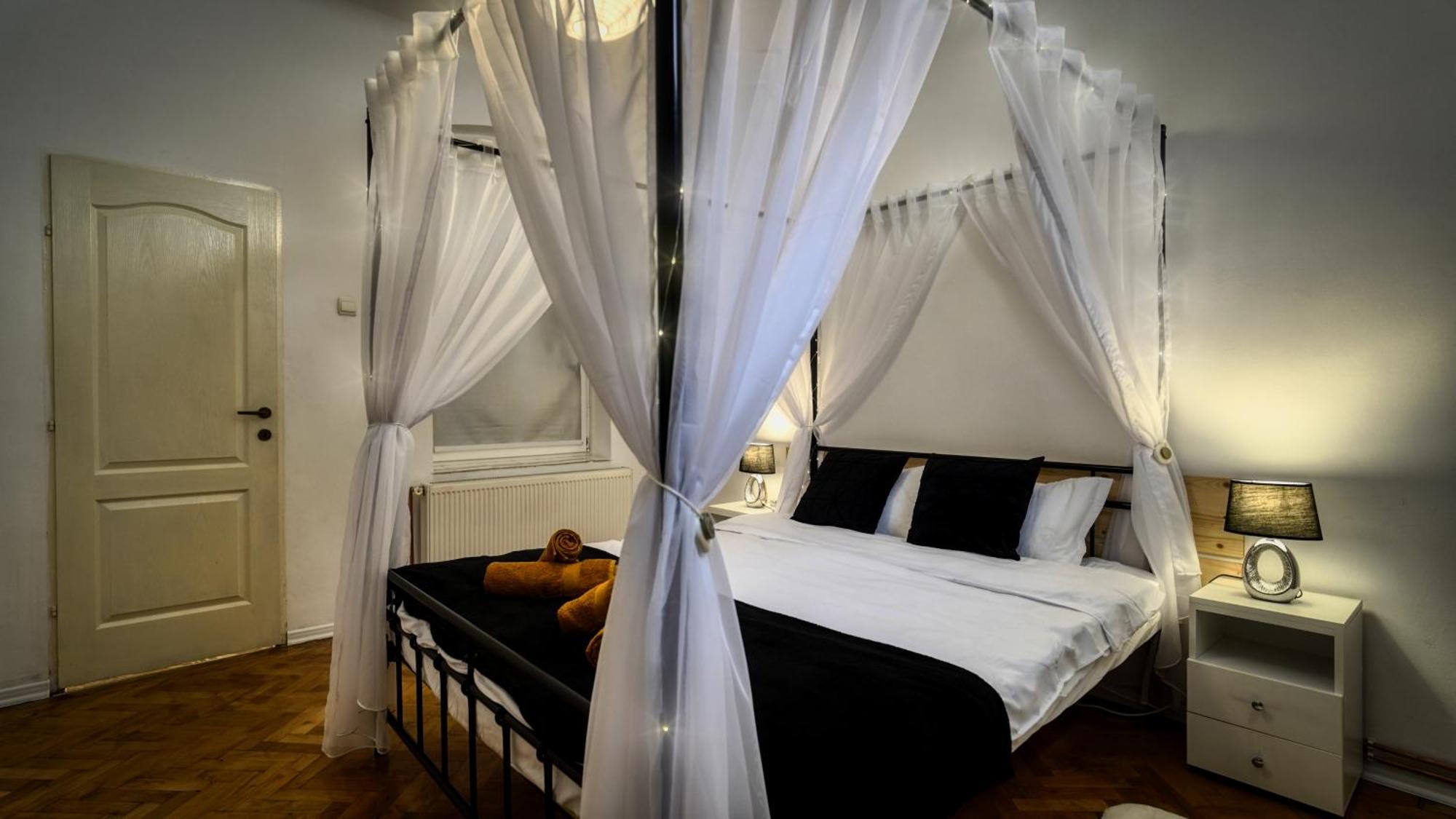 Intimo Oldtown Romantic Apartment Brasov Ngoại thất bức ảnh
