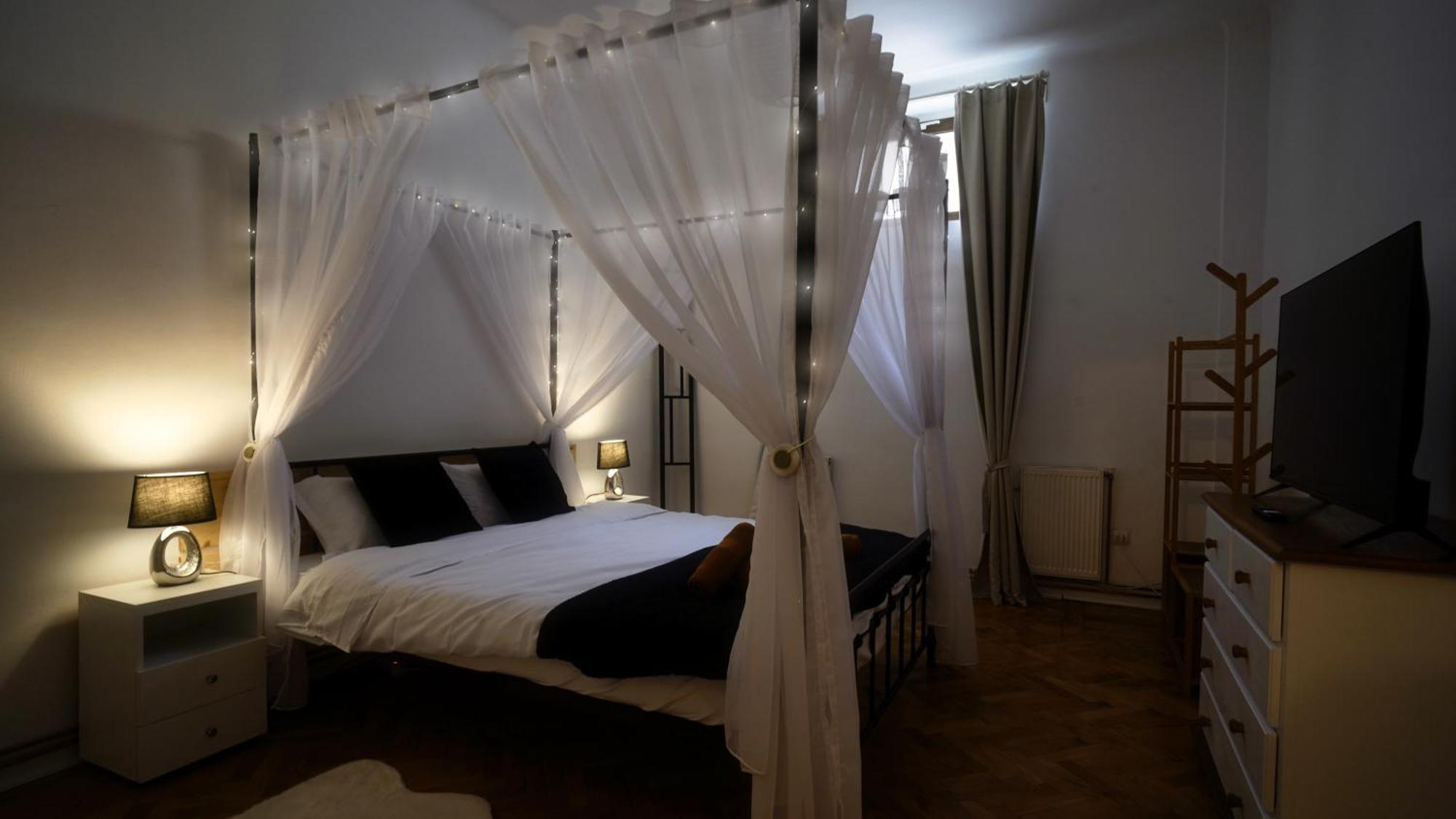 Intimo Oldtown Romantic Apartment Brasov Ngoại thất bức ảnh