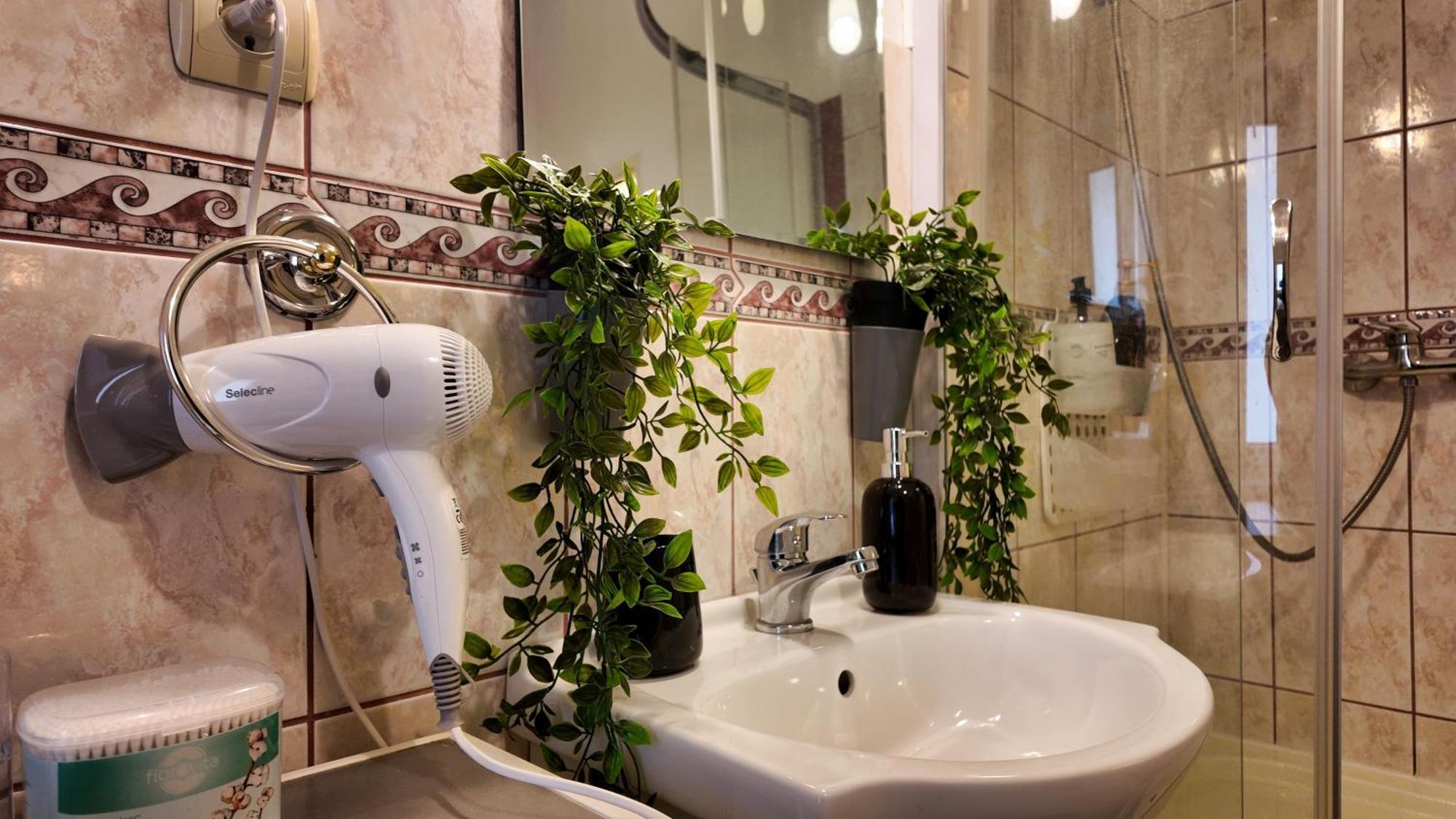 Intimo Oldtown Romantic Apartment Brasov Ngoại thất bức ảnh