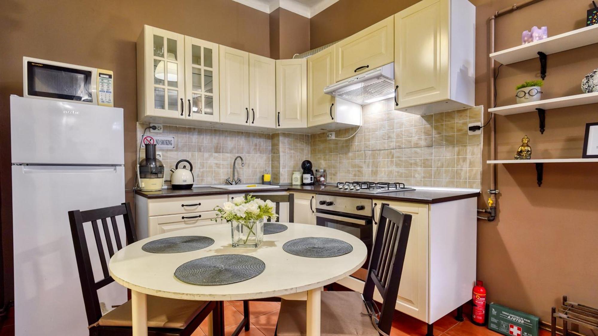 Intimo Oldtown Romantic Apartment Brasov Ngoại thất bức ảnh