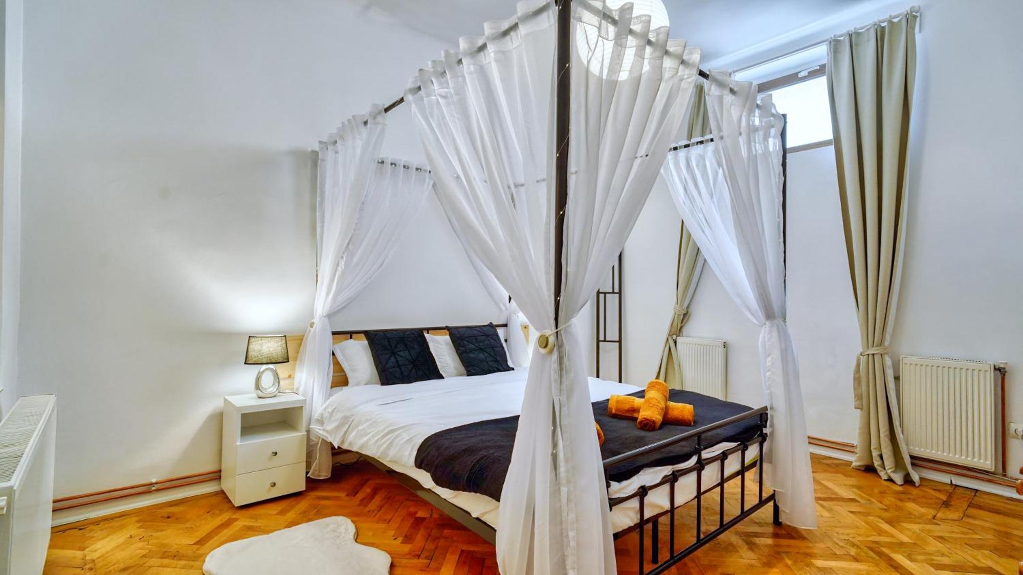 Intimo Oldtown Romantic Apartment Brasov Ngoại thất bức ảnh