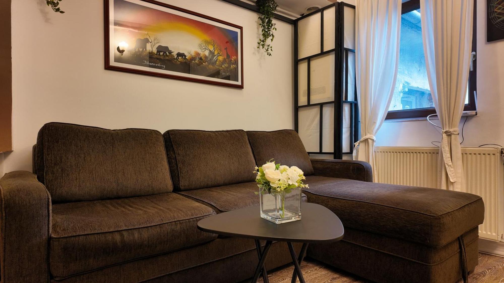 Intimo Oldtown Romantic Apartment Brasov Ngoại thất bức ảnh