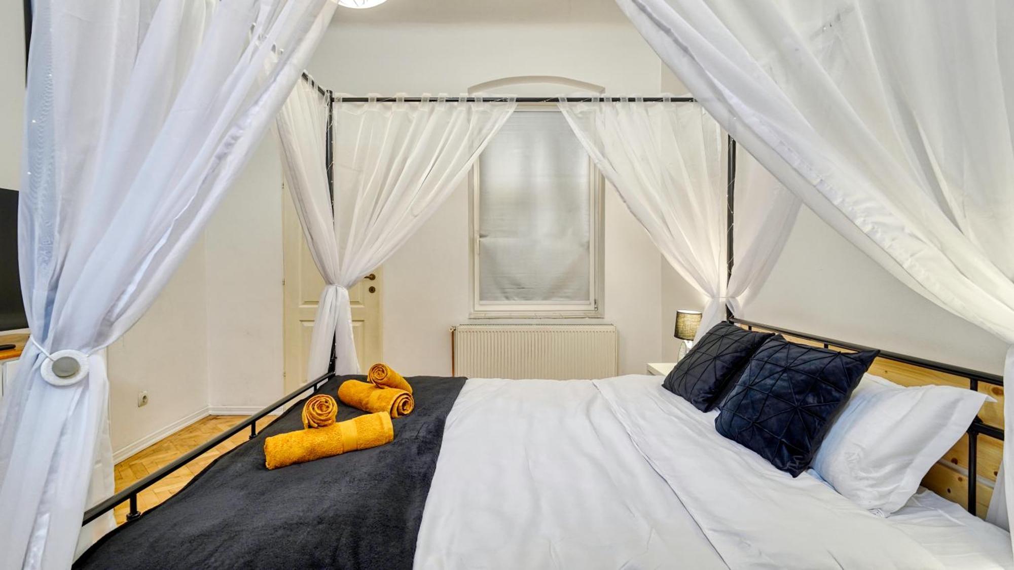 Intimo Oldtown Romantic Apartment Brasov Ngoại thất bức ảnh