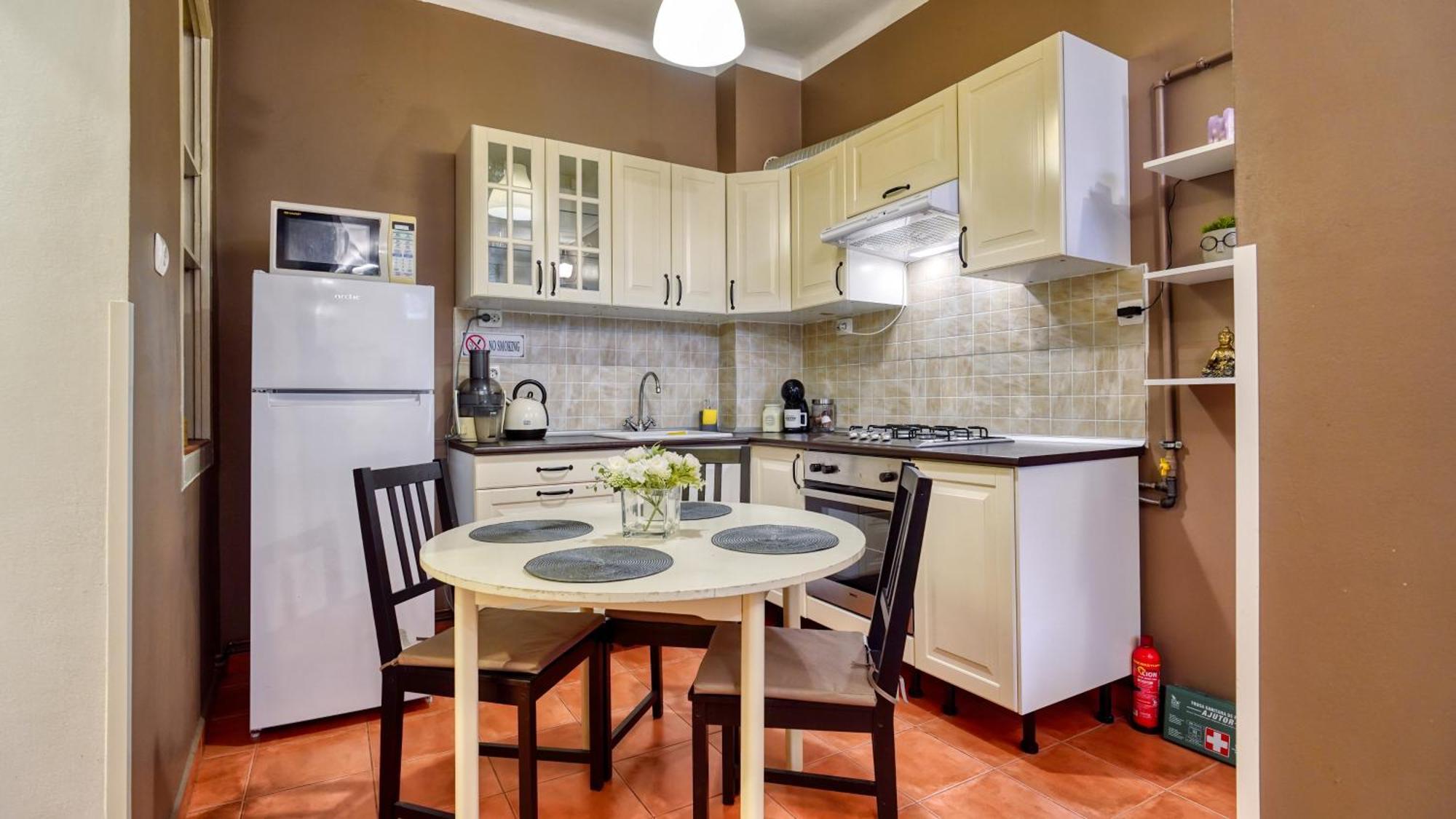 Intimo Oldtown Romantic Apartment Brasov Ngoại thất bức ảnh